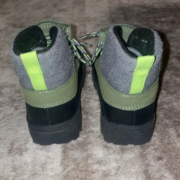 Carter’s Toddler Boy Black and Green Hiking Boots Sz 8 LIKE NEW - Picture 4 of 6
